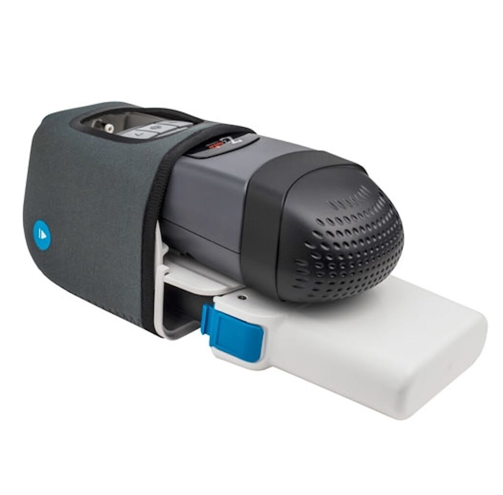 The HDM Z2 Auto Travel CPAP Machine comes with an optional integrated battery for traveling in areas of limited power.